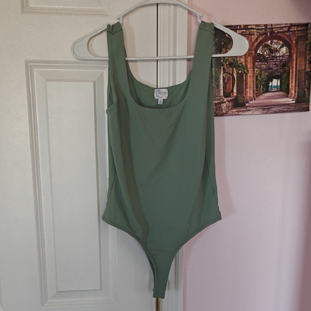 Francesca's Collections Olive Green Scoop Neck Bodysuit